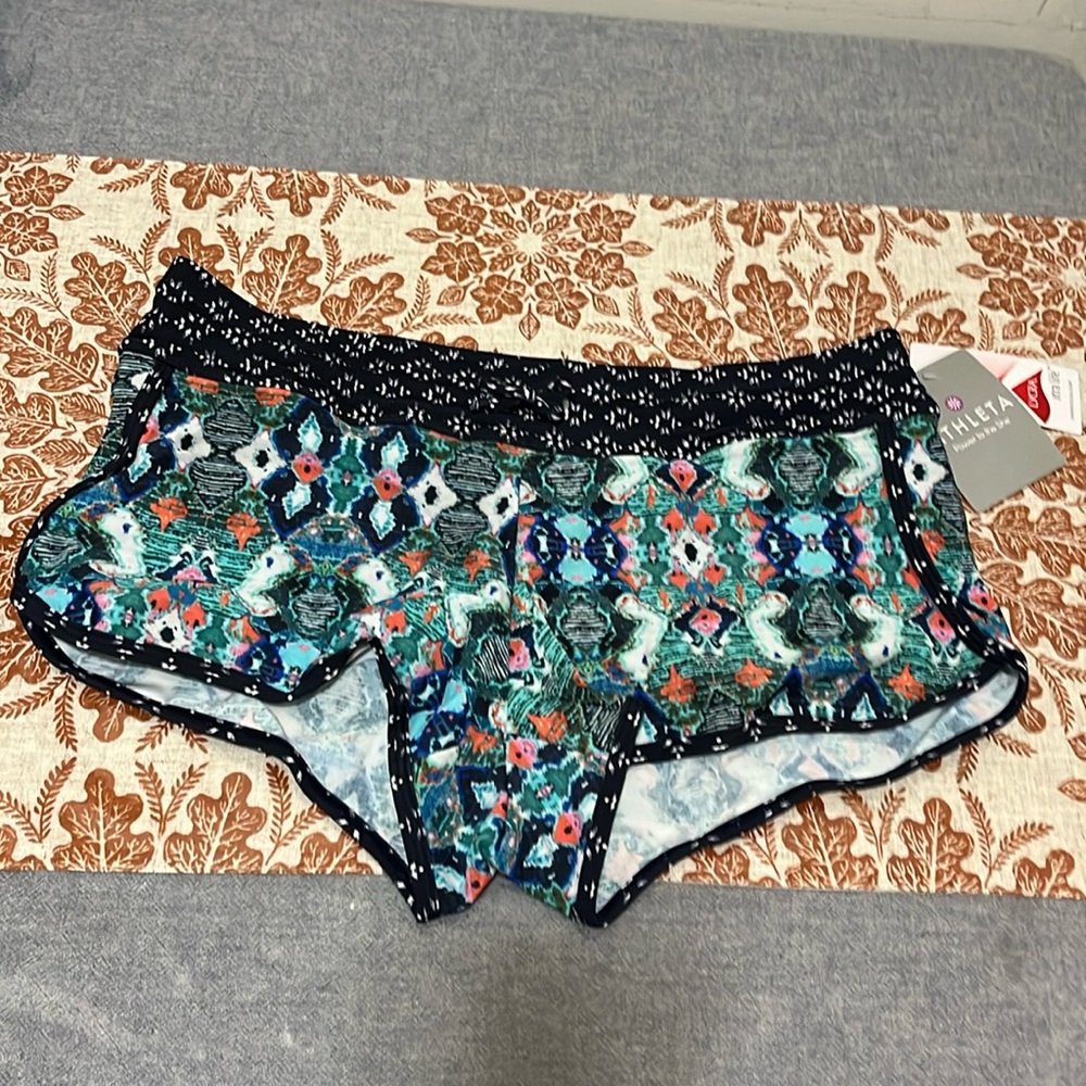 BRAND NEW ATHLETA TAZA KATA SHORT!!